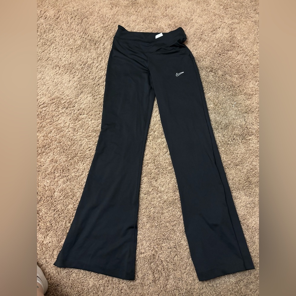 Nike | Retro Sportswear Flare Leggings